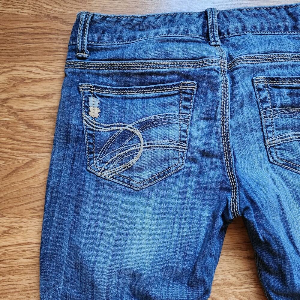 Madison Denim Co Capri Jeans Womens Size 7/8 Stretch Distressed Cuff Embroidered - Picture 7 of 14